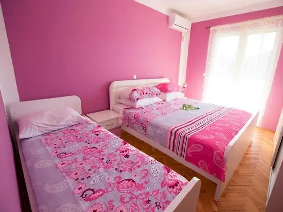 Apartments With A Parking Space Lopar, Rab - 22558
