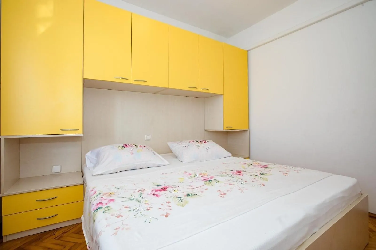 Apartments With A Parking Space Lopar, Rab - 22558