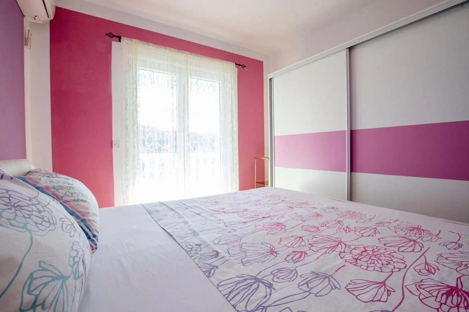 Apartments With A Parking Space Lopar, Rab - 22558