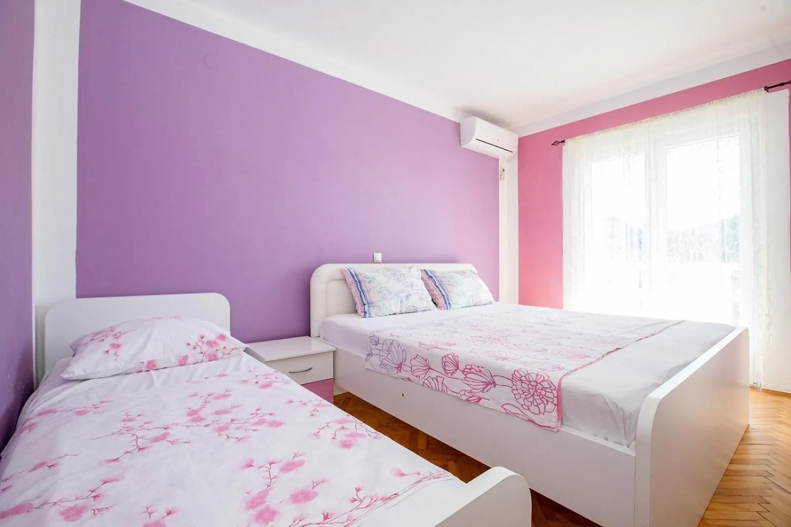 Apartments With A Parking Space Lopar, Rab - 22558