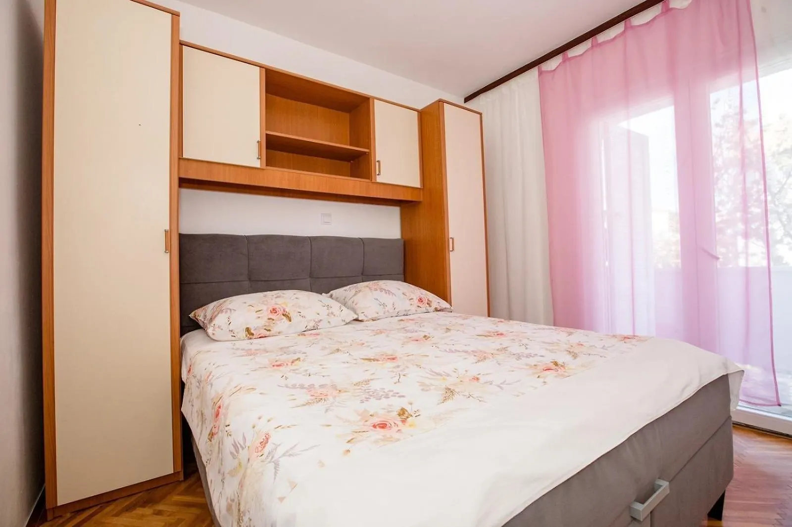 Apartments With A Parking Space Lopar, Rab - 22558